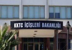 KKTC ileri Bakanlndan geici hizmet durdurma aklamas